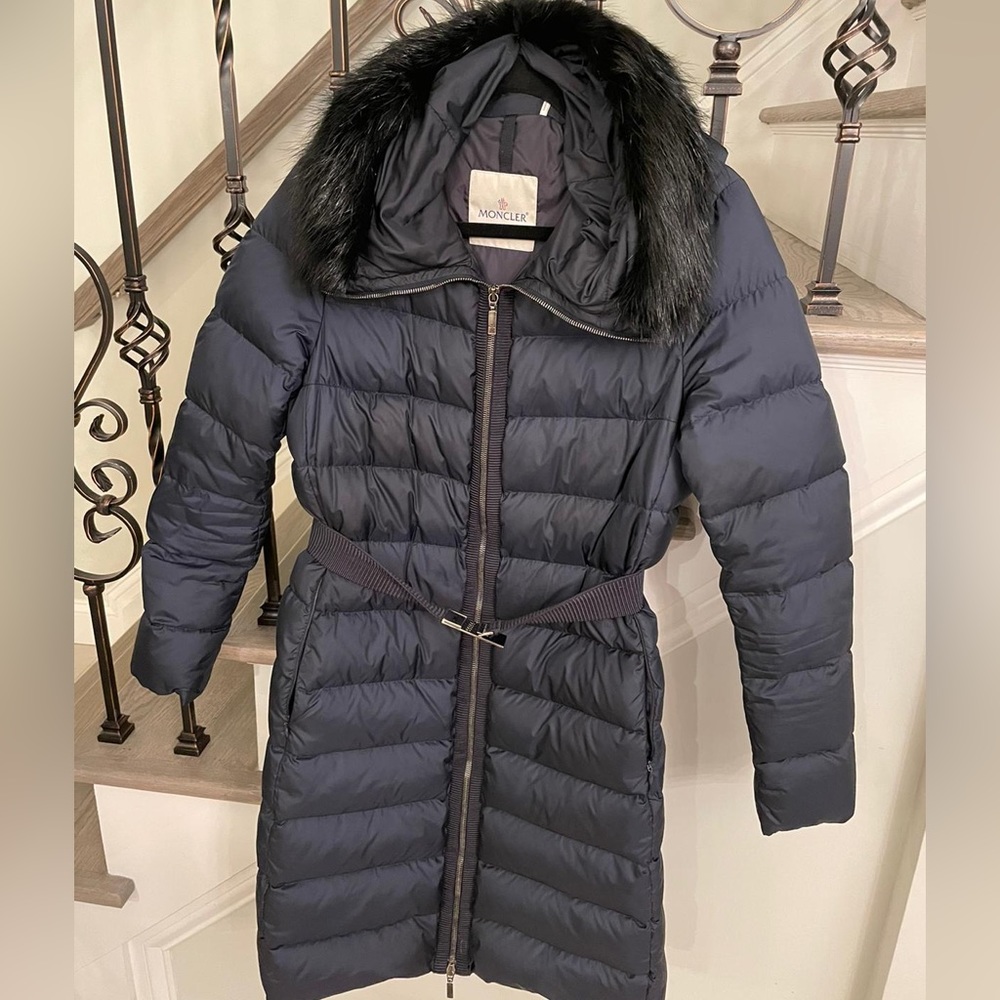 Navy blue Moncler puffer jacket with belt! fur hood